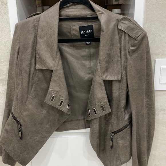 Modern and stylish jaquet - Picture 1 of 3